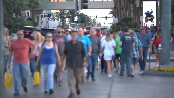 Las Vegas Turistleri Las Vegas Sidewalk Yürüyor — Stok video