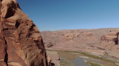 Nehrin yukarısında Büyük Kanyon Colorado Nehri Altın Kanyonu Utah 'ı vurdu.
