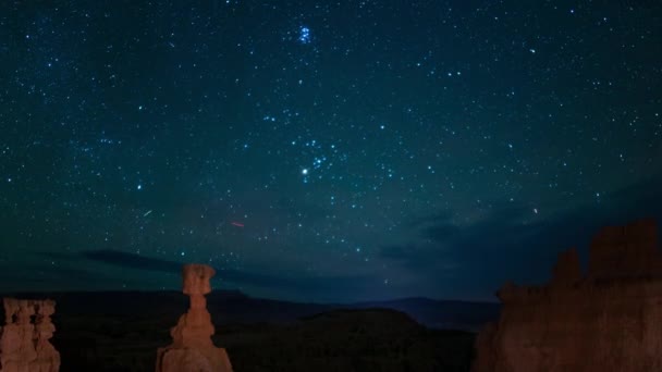 Bryce Canyon Vía Láctea Galaxia Sobre Thors Hammer Time Lapse — Vídeos de Stock
