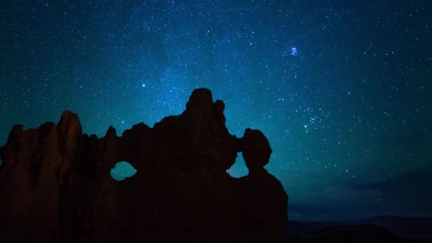 Bryce Canyon Vía Láctea Metros Sobre Arco Rock Time Lapse — Vídeos de Stock