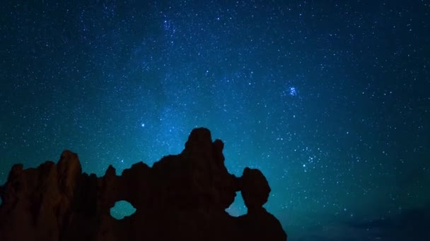 Briyce Canyon Milky Way Meters Arch Rock Time Lapse — стоковое видео