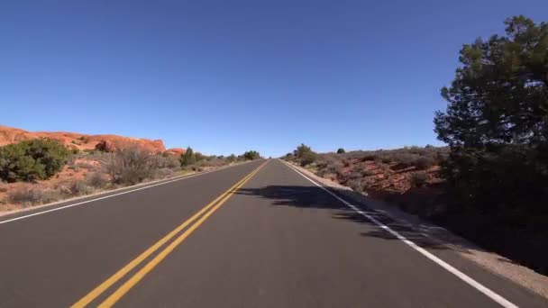 Arches National Park Driving Template Utah Usa Balanserade Rock — Stockvideo