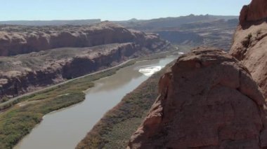 Nehrin yukarısındaki Büyük Kanyon Colorado Nehri Zehirli Örümcek Mesa Utah 'ı vurdu