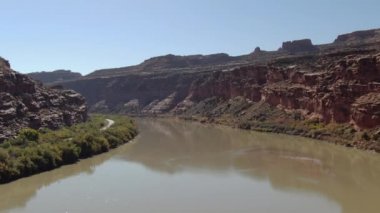 Nehrin yukarısındaki Grand Canyon. Colorado Nehri Kane Springs Kanyonu. Utah ABD.