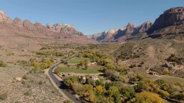 Springdale Aerial Shot Εθνικό Πάρκο Της Σιών Στο Παρασκήνιο Utah — Αρχείο Βίντεο