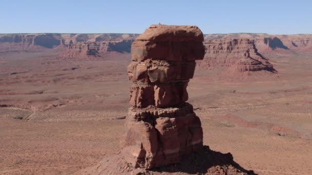 Tal Der Götter Aerial Shot Rock Towers Desert Valley Orbit — Stockvideo