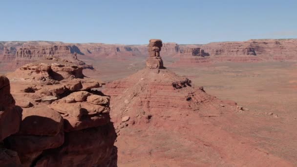 Tal Der Götter Luftaufnahmen Buttes Der Südwestlichen Wüste Vorwärts — Stockvideo