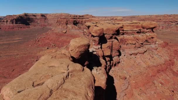 Valley Gods Volare Aereo Sopra Scogliera Nel Deserto Canyon Avanti — Video Stock