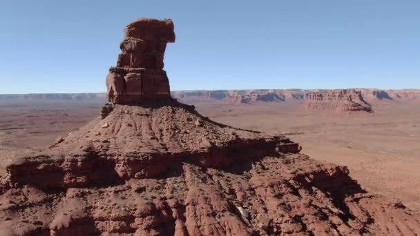 Valley Gods Aerial Shot Rock Towers Desert Valley Fly — Stock video