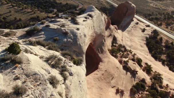 Wilson Arch Aerial Shot Rock Formation Utah Usa — Stockvideo