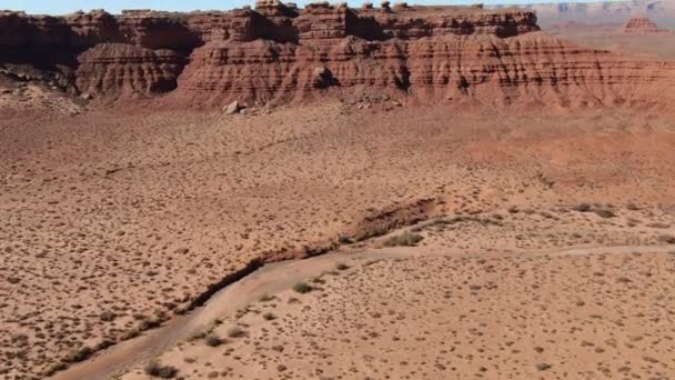 Tiro Aéreo Del Cañón Del Valle Los Dioses Desierto Utah — Vídeo de stock