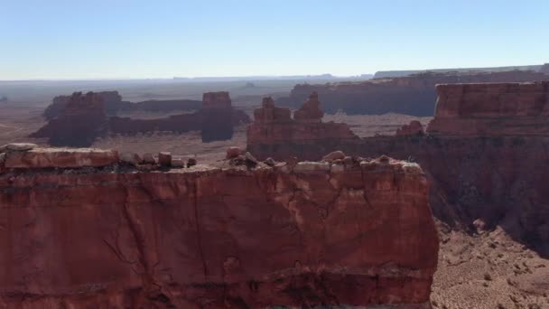 Rotsklimmers Luchtfoto Vallei Van Goden Desert Canyon Baan — Stockvideo