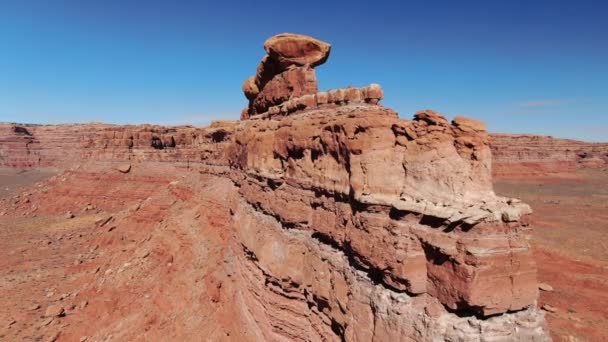 Κοιλάδα Των Θεών Εναέρια Shot Cliff Desert Canyon Πετούν Από — Αρχείο Βίντεο