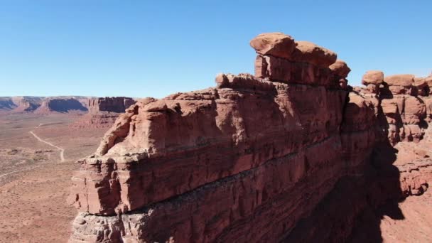 Valley Gods Aerial Shot Cliff Desert Canyon Orbit Left — Stock video