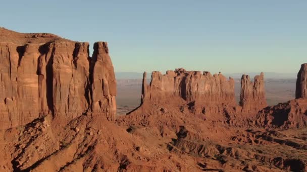 Monument Valley Brighams Tomb Stagecoach Aerial Shot Southwest Usa — Vídeo de stock