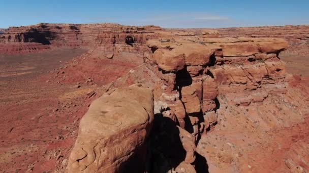 Valley Gods Luchtfoto Vlieg Klif Desert Canyon Snel — Stockvideo