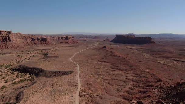 Dolina Bogów Strzał Powietrza Dirt Road Southwest Desert Descend — Wideo stockowe