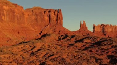 Monument Valley Brighams 'ın Posta Arabası Günbatımı Havacılık Güneybatı ABD' de Mezarı