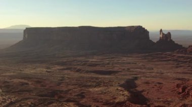 Monument Valley Eagle Mesa Günbatımı Hava Çekimi Güneybatı ABD
