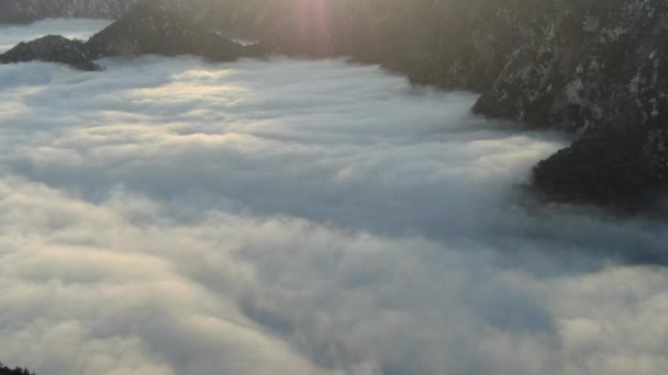 Himmlischer Sonnenuntergang Über Dem Wolkenmeer Luftaufnahmen Zeigen Enthüllung — Stockvideo