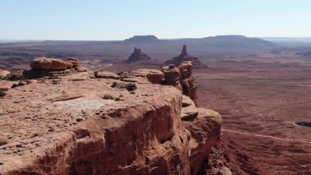 Vallei Van Goden Lucht Volgen Shot Desert Canyon Cliff Rechts — Stockvideo