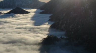 Gün batımı Bulutlar Denizi Dağ sırtları üzerinde Hava Çekimi Gün batımı ileri