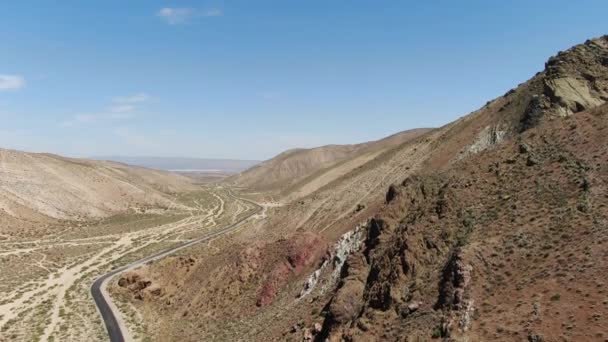 Aerea Stabilire Colpo Strada Nel Deserto Canyon Mojave California Usa — Video Stock