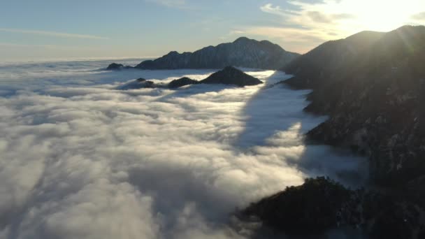 Tramonto Mare Nuvole Sopra Montagna Ridges Colpo Aereo Tramonto Estrarre — Video Stock