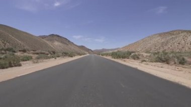 Mojave California 'daki Çöl Kanyonu Yolu' nun Sürücü Şablonu Ön Görünümü 4