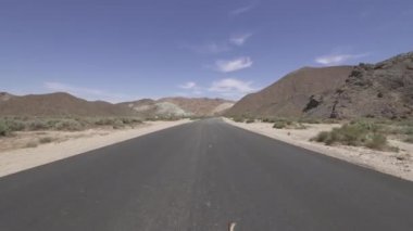 Mojave California 'daki Şablon Çöl Kanyonu Yolu 6. Kamp Önü Görüntüsü