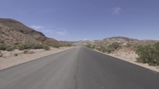 Körning Mall Desert Canyon Road Mojave Kalifornien Bakifrån Camper — Stockvideo