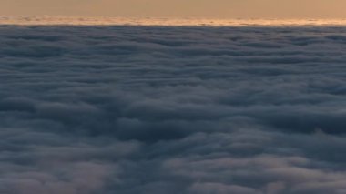 Günbatımı Bulutlar Denizi Kaliforniya 'daki Dağ Tepeleri' nin Üzerinde Zaman Süratli Geçidi ABD Gölgeleri