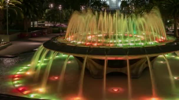Los Angeles Grand Park Water Fountain Illuminazione Time Lapse Pan — Video Stock
