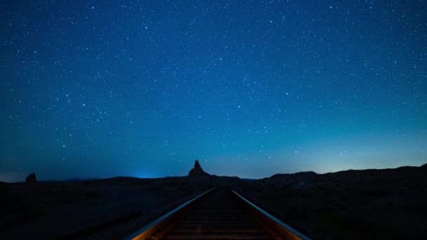 Sternenhimmel Über Bahngleisen Der Mojave Wüste Kalifornien Kippt — Stockvideo