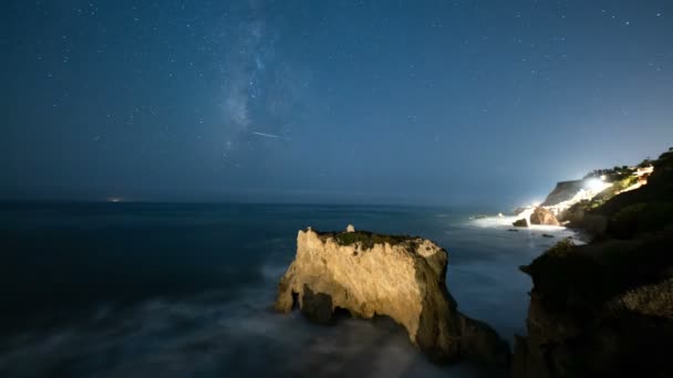 Perseid Meteoro Chuveiro Láctea Sobre Arco Rock Formação Malibu — Vídeo de Stock