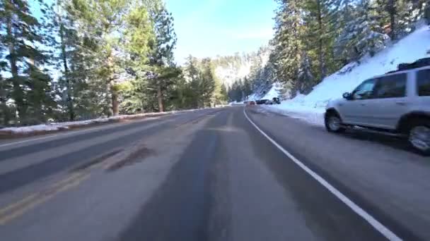 Winter Snow Mountain Highway Placa Conducción Vista Frontal California Estados — Vídeo de stock