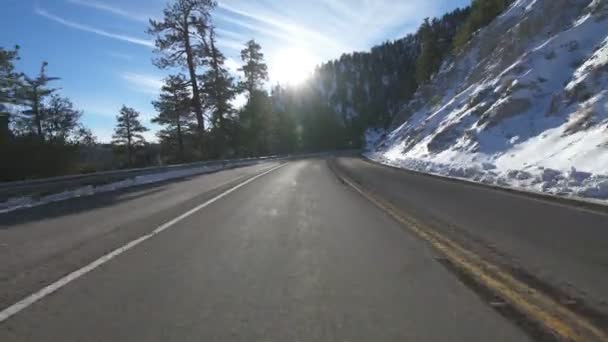Invierno Nieve Montaña Autopista Placa Conducción Vista Trasera California — Vídeo de stock