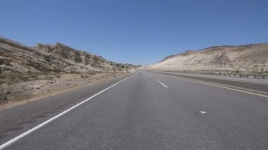 Desert Highway Canyon Sürücü Şablonu Arka Görünüm 1 Kaliforniya ABD