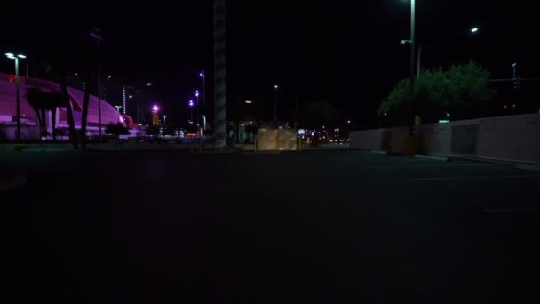 拉斯维加斯赌场停车场在美国内华达州圆环1号夜间驾驶盘 — 图库视频影像