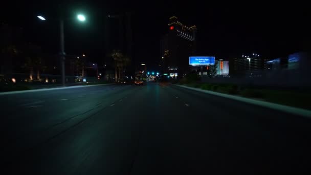 Las Vegas Strip Driving Plate Southbound Ночью Отеле Hilton Nevada — стоковое видео