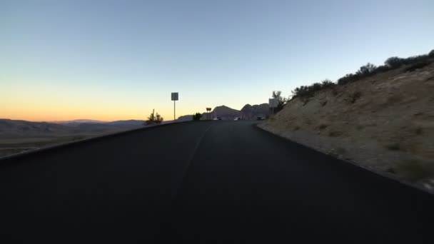 Placa Conducción Nevada Desert Winding Road Atardecer Nevada Usa — Vídeos de Stock