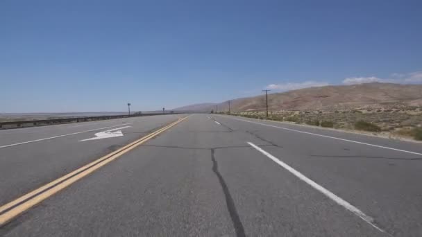 荒漠公路驾驶模版前景3加州美国 — 图库视频影像