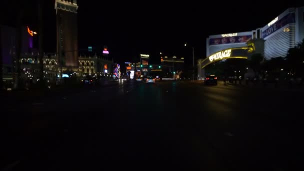 Las Vegas Strip Driving Plate Southbound Der Nacht Bei Mirage — Stockvideo