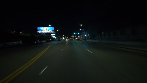 驾驶平板浅色焦点La Rossmore大道北行1号在美国加州Melrose大道 — 图库视频影像