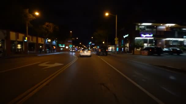 驾驶平板浅色焦点La Santa Monica Blvd Westbound 1在拉乔拉大道美国 — 图库视频影像