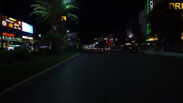 拉斯维加斯大道在美国内华达州米高梅15号晚上开车南行 — 图库视频影像