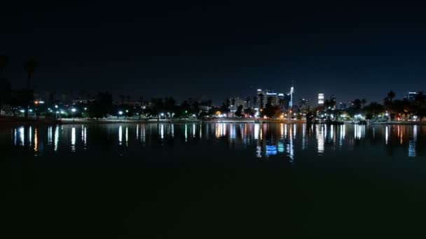 Skyline Von Los Angeles Spiegelt Sich Macarthur Park Lake Kalifornien — Stockvideo