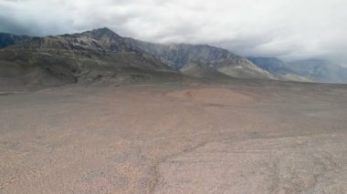 Doğu Sierra Nevada Dağlarının Hava Çekimi Fırtınalı Bulutlar