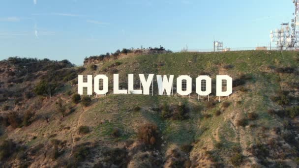 Hollywood Sign Sunset Aerial View Zoomt Die Umlaufbahn Heraus Und — Stockvideo