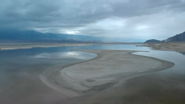 Flygfoto Sierra Nevada Bergen Kalifornien Reflektioner Vid Lake California Vänster — Stockvideo